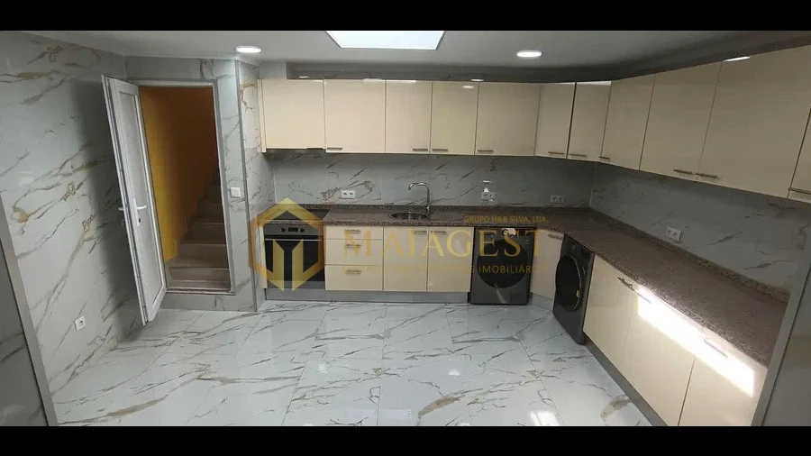 Moradia T5 para Venda em Campanhã