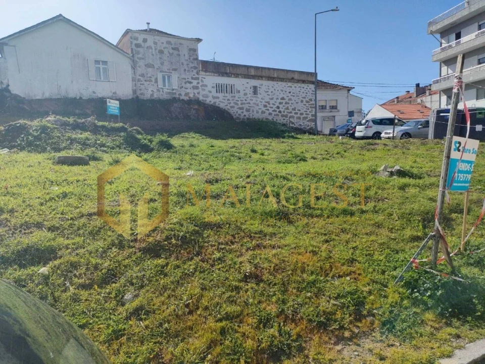 Terreno para Venda em Oliveira do Douro Foto 1