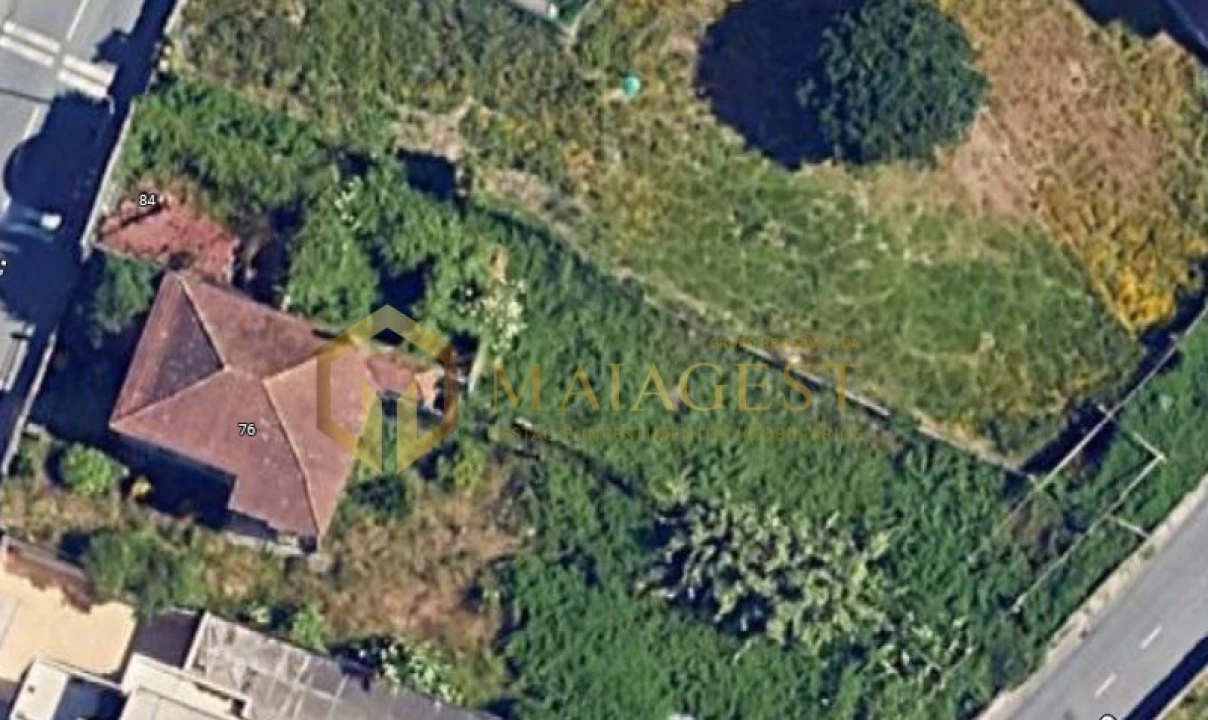 Terreno para Venda em Cidade da Maia Foto 1