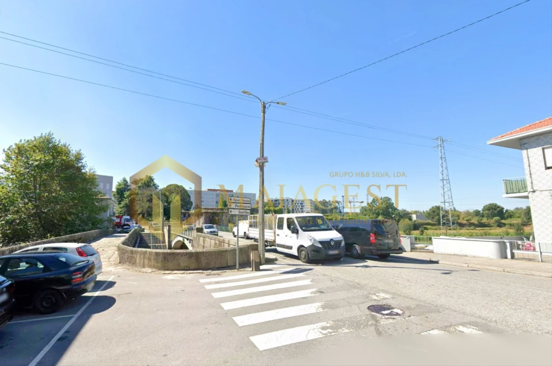 Terreno para Venda em Cidade da Maia Foto 4