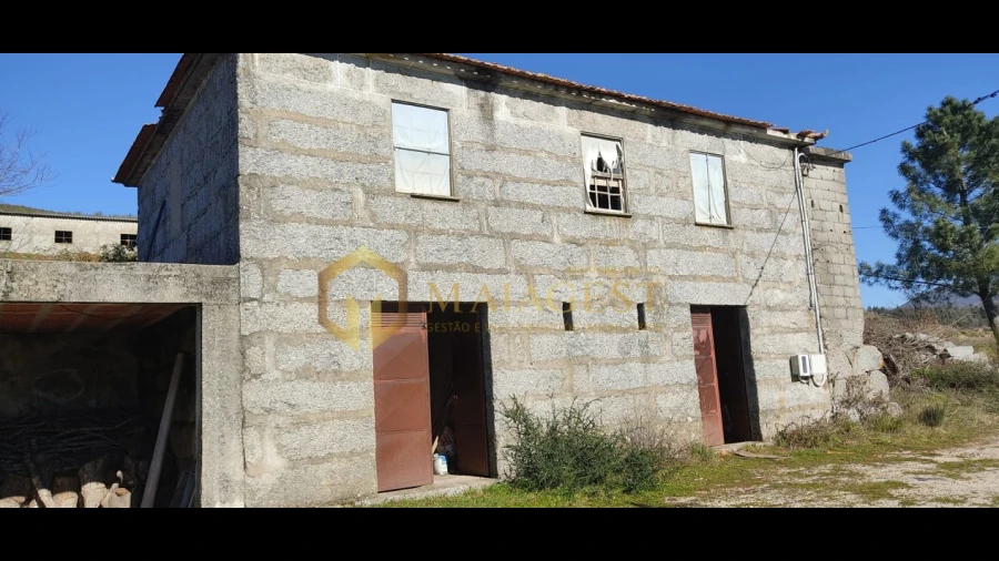 Moradia T5 para Arrendamento em Gestaço