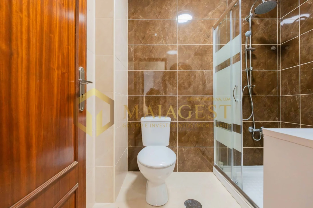 Apartamento T2 para Venda em Fânzeres e São Pedro da Cova Foto 33
