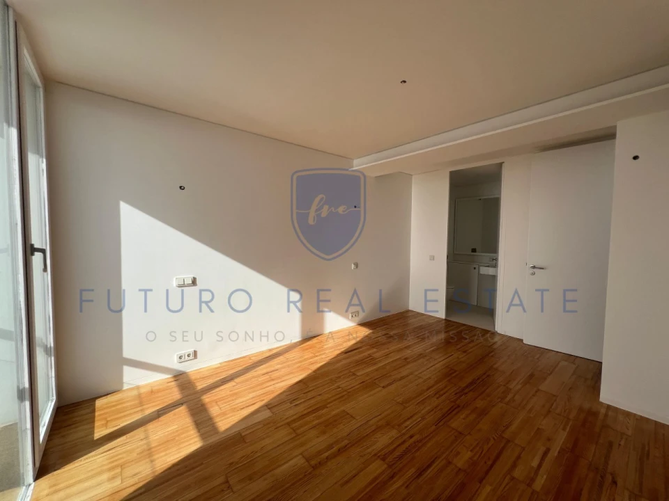 Moradia T4 para Venda em São Martinho Foto 24