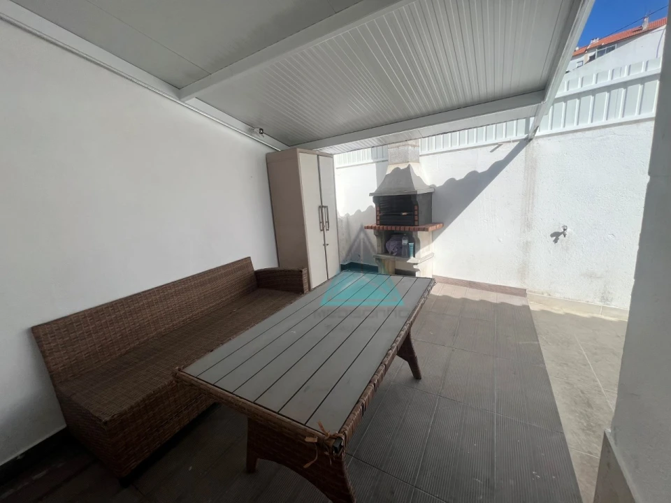 Moradia T1 para Arrendamento em Laranjeiro e Feijó Foto 2