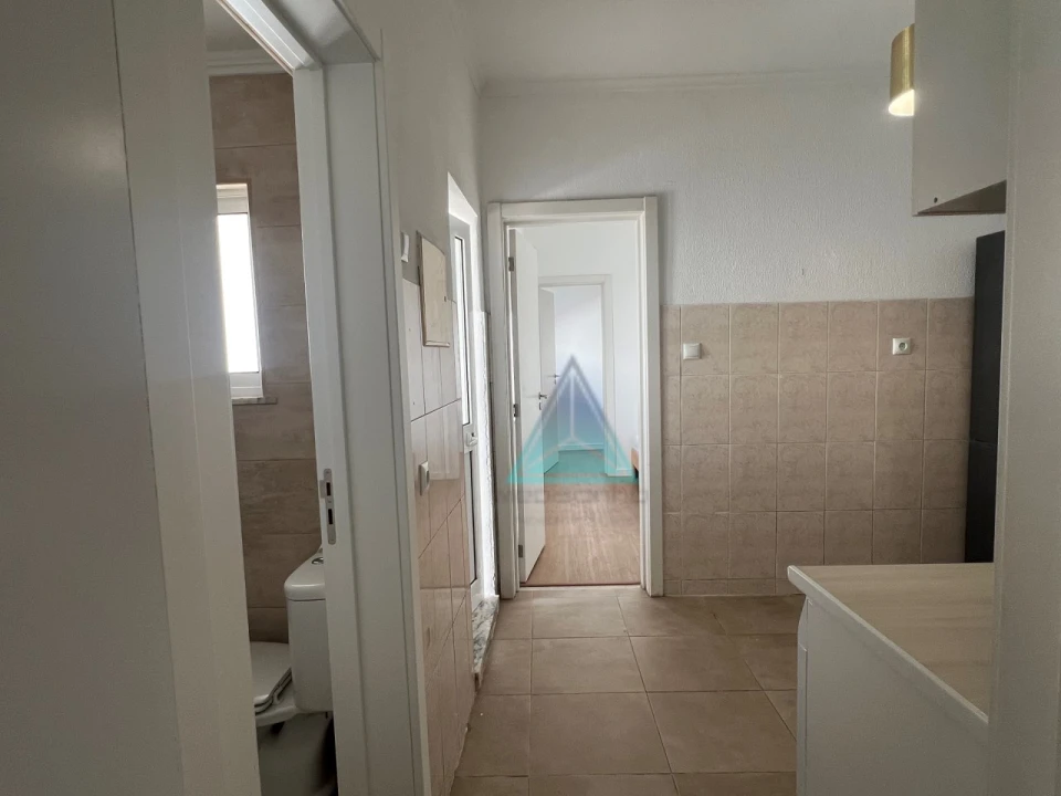 Moradia T1 para Arrendamento em Laranjeiro e Feijó Foto 12