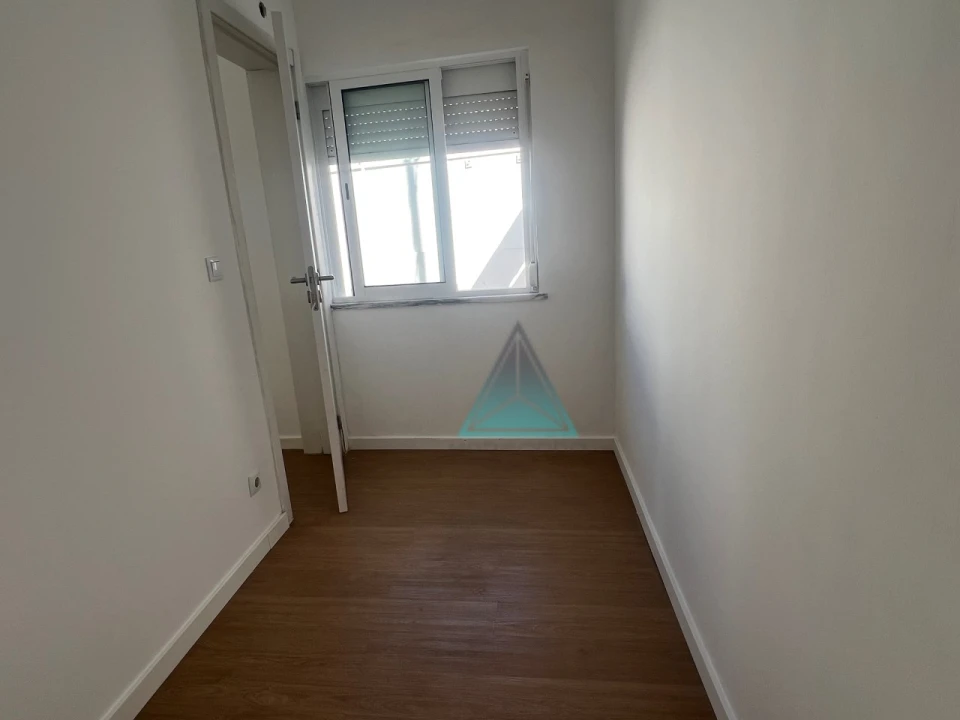 Moradia T1 para Arrendamento em Laranjeiro e Feijó Foto 20