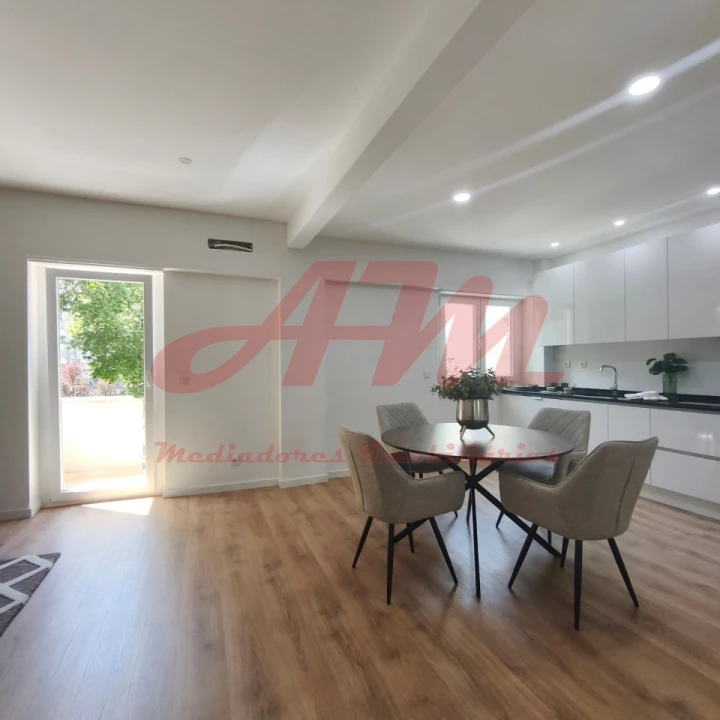 Apartamento T3 para Venda em Benfica Foto 9