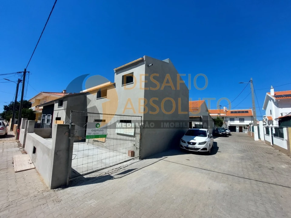 Moradia T4 para Venda em Seixal, Arrentela e Aldeia de Paio Pires Foto 26