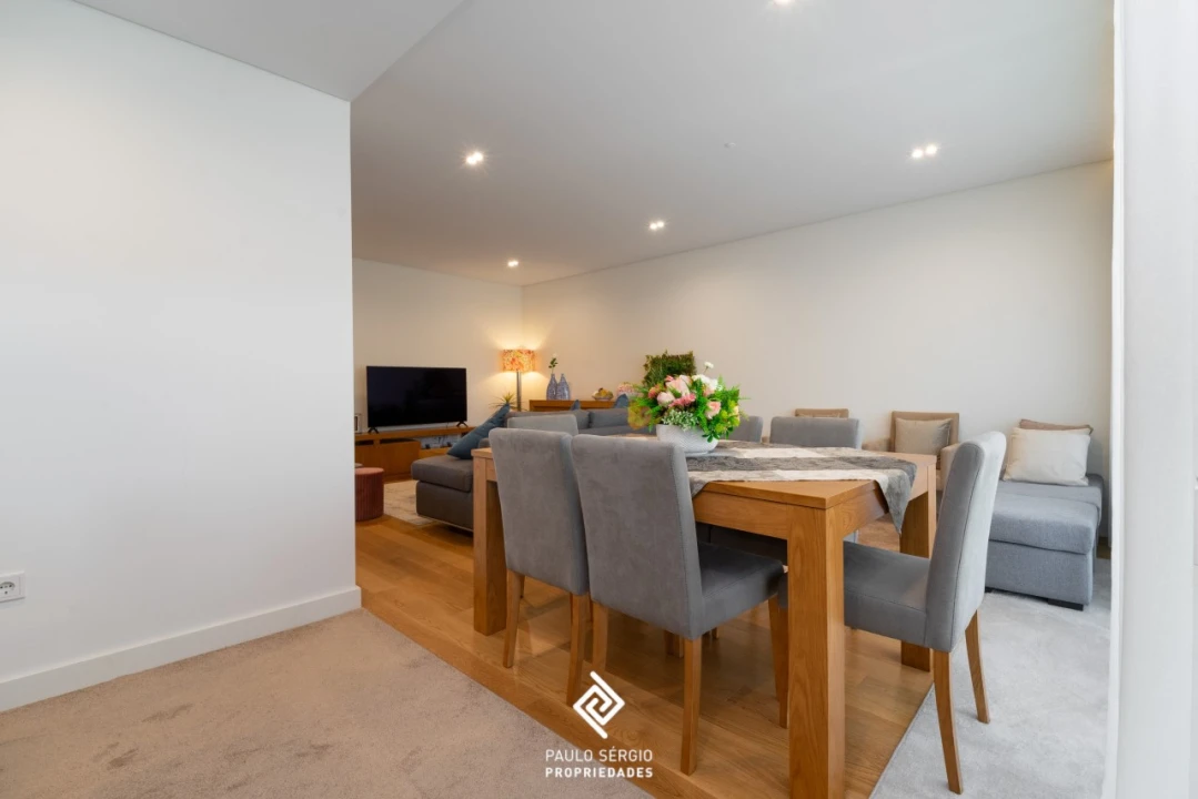Apartamento T2 para Arrendamento em Espinho Foto 8