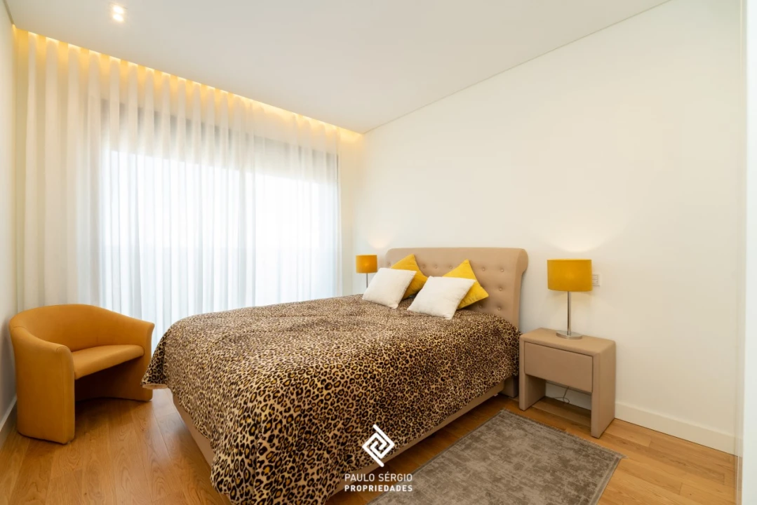 Apartamento T2 para Arrendamento em Espinho Foto 11