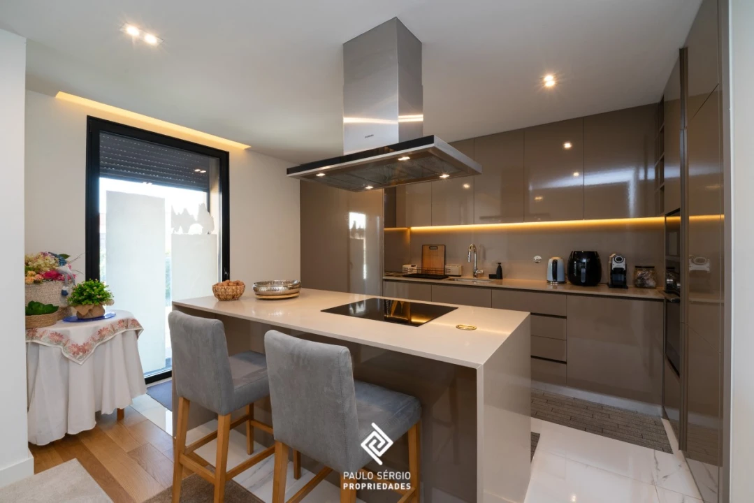 Apartamento T2 para Arrendamento em Espinho Foto 18
