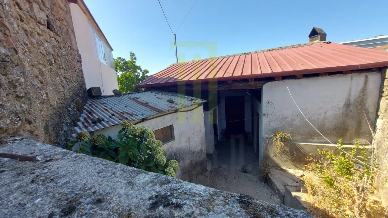 Moradia para Venda em Oliveira do Hospital e São Paio de Gramaços Foto 1