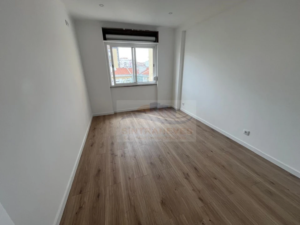 Apartamento T2 para Venda em Cacém e São Marcos Foto 12