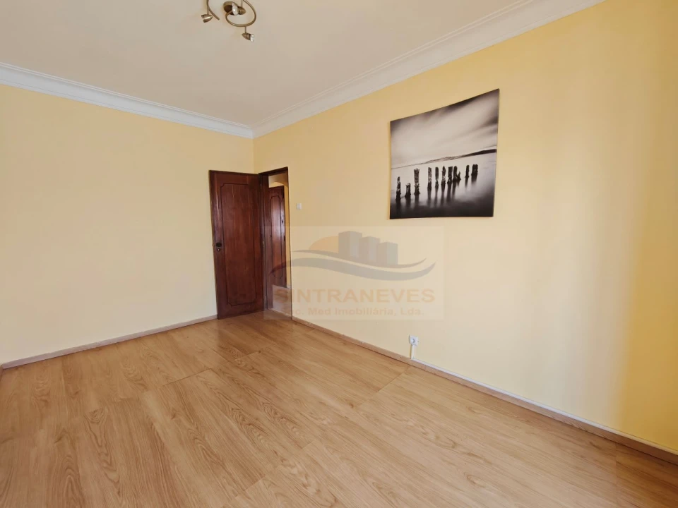 Apartamento T2 para Venda em Venteira Foto 11