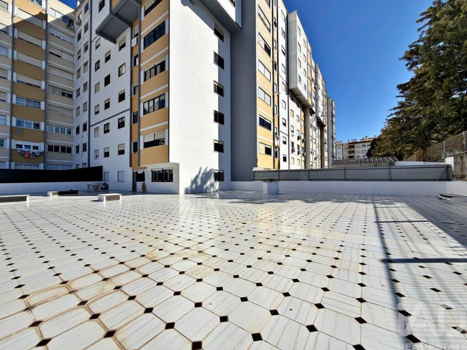 Apartamento T2 para Venda em Massamá e Monte Abraão Foto 27