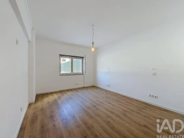 Apartamento T2 para Venda em Massamá e Monte Abraão