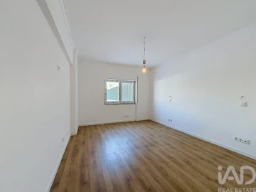 Apartamento T2 para Venda em Massamá e Monte Abraão