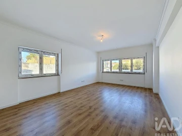 Apartamento T2 para Venda em Massamá e Monte Abraão