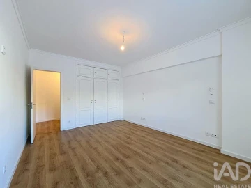 Apartamento T2 para Venda em Massamá e Monte Abraão