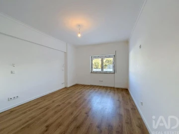 Apartamento T2 para Venda em Massamá e Monte Abraão