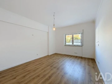 Apartamento T2 para Venda em Massamá e Monte Abraão