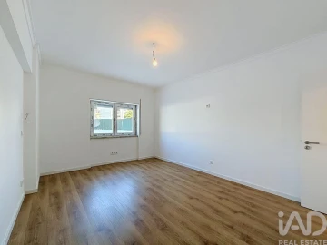 Apartamento T2 para Venda em Massamá e Monte Abraão