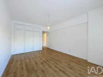Apartamento T2 para Venda em Massamá e Monte Abraão