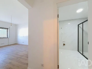 Apartamento T2 para Venda em Massamá e Monte Abraão
