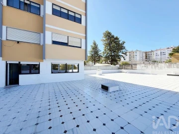 Apartamento T2 para Venda em Massamá e Monte Abraão