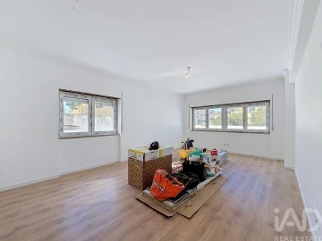 Apartamento T2 para Venda em Massamá e Monte Abraão