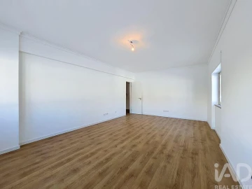 Apartamento T2 para Venda em Massamá e Monte Abraão