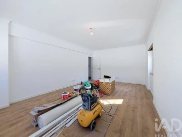 Apartamento T2 para Venda em Massamá e Monte Abraão