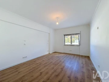 Apartamento T2 para Venda em Massamá e Monte Abraão