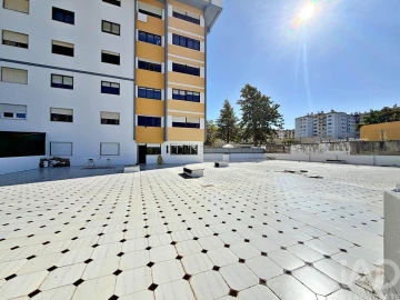 Apartamento T2 para Venda em Massamá e Monte Abraão