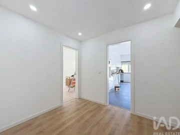 Apartamento T2 para Venda em Massamá e Monte Abraão