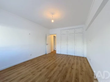 Apartamento T2 para Venda em Massamá e Monte Abraão