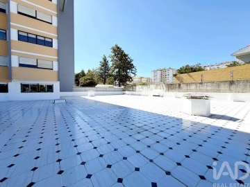 Apartamento T2 para Venda em Massamá e Monte Abraão