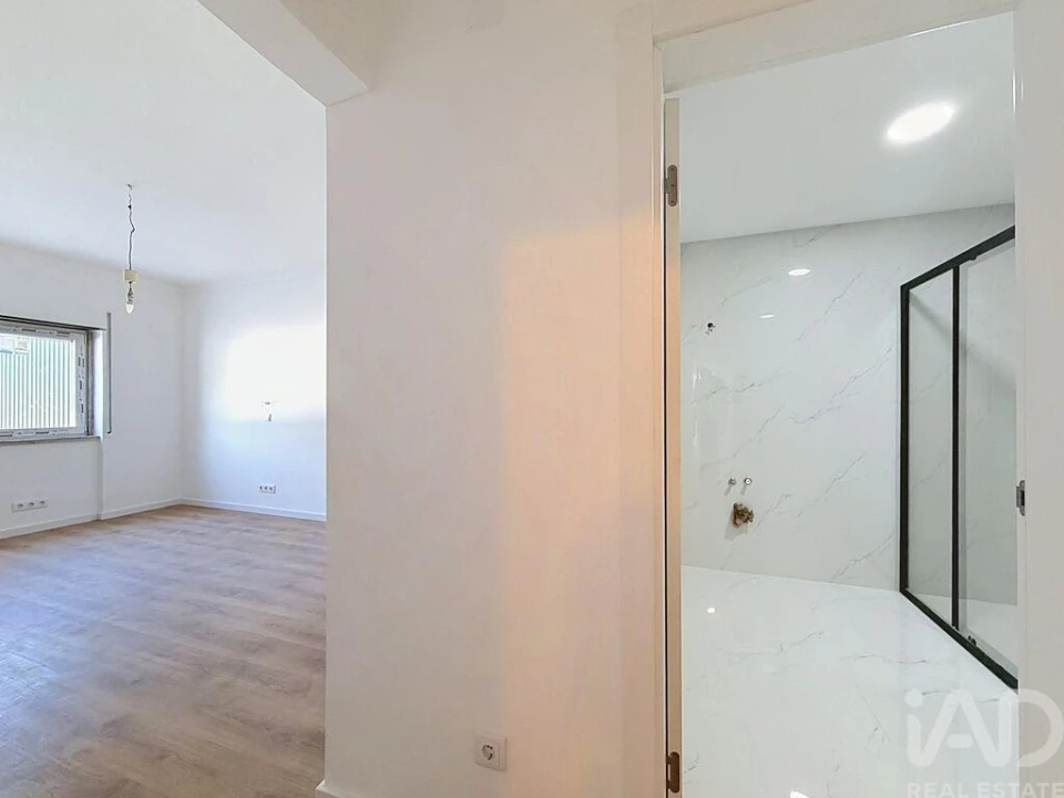 Apartamento T2 para Venda em Massamá e Monte Abraão Foto 16