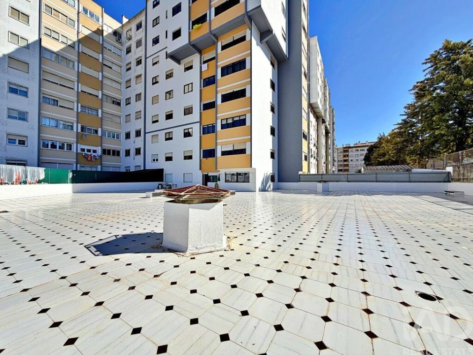 Apartamento T2 para Venda em Massamá e Monte Abraão Foto 31