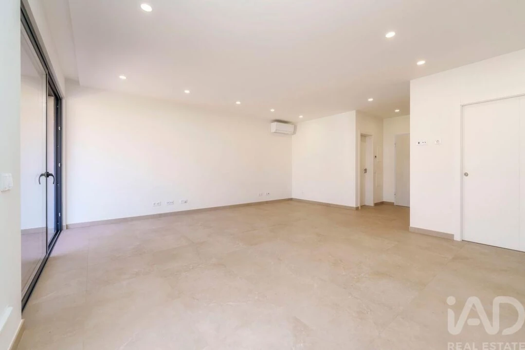 Apartamento T1 para Venda em Quarteira Foto 3