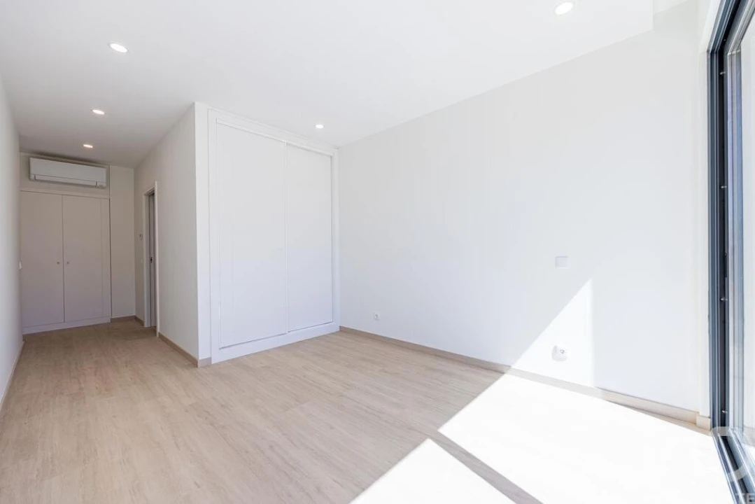 Apartamento T1 para Venda em Quarteira Foto 7