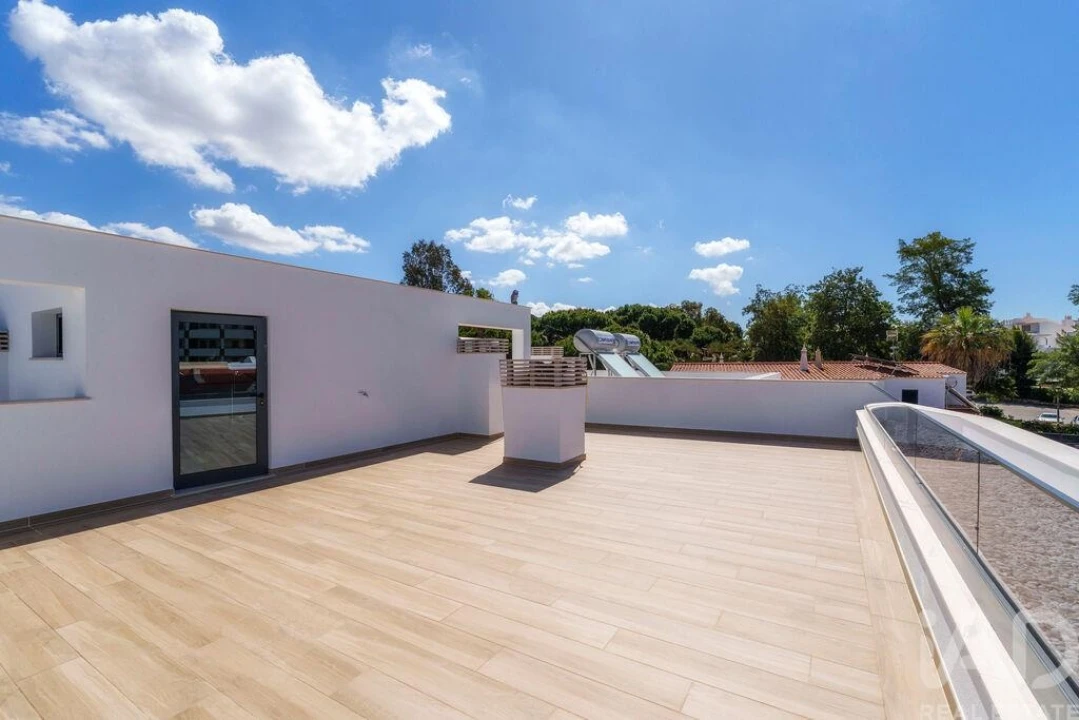 Apartamento T1 para Venda em Quarteira Foto 9