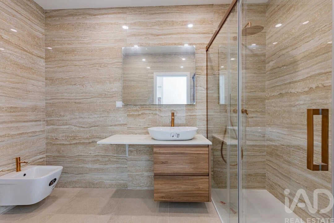 Apartamento T1 para Venda em Quarteira Foto 6