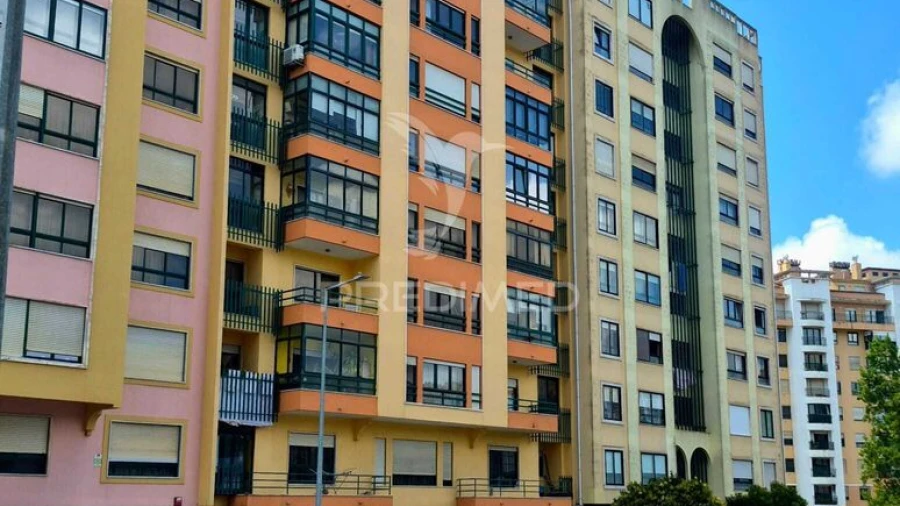 Apartamento T3 para Venda em Massamá e Monte Abraão
