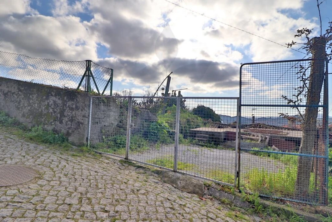 Moradia T3 para Venda em Esporões Foto 1