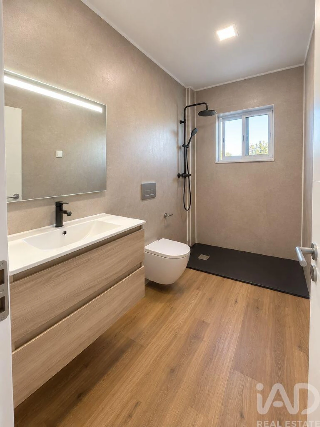 Apartamento T3 para Venda em Almada, Cova da Piedade, Pragal e Cacilhas Foto 3