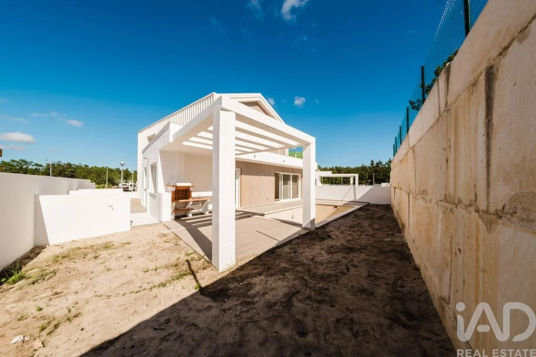 Moradia T4 para Venda em Santa Maria, São Pedro e Sobral da Lagoa Foto 6