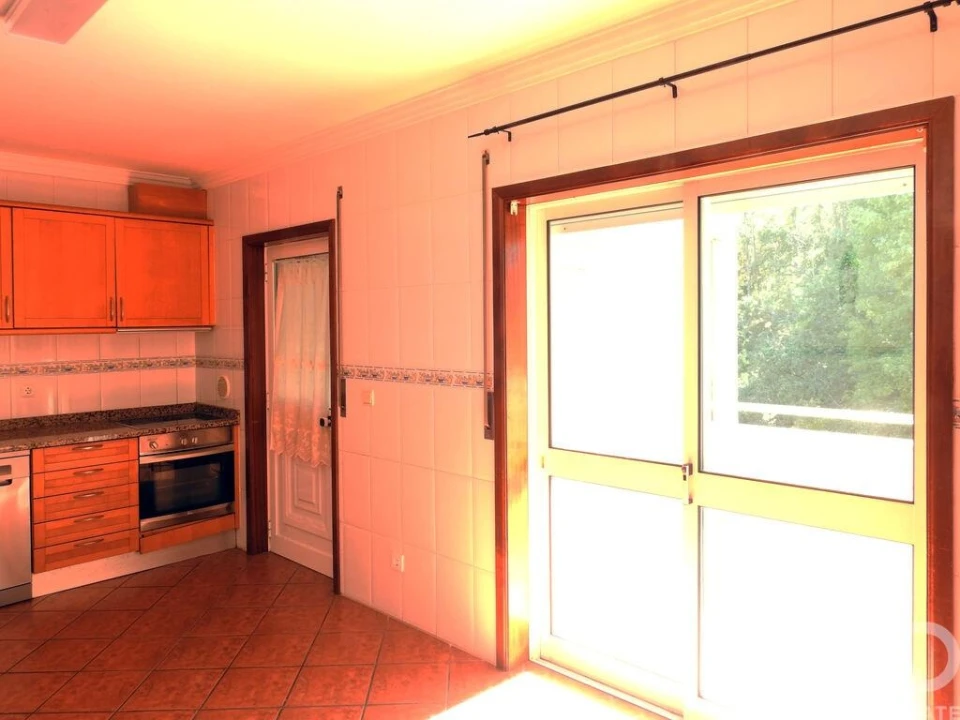 Apartamento T2 para Venda em Vila de Cucujães Foto 3