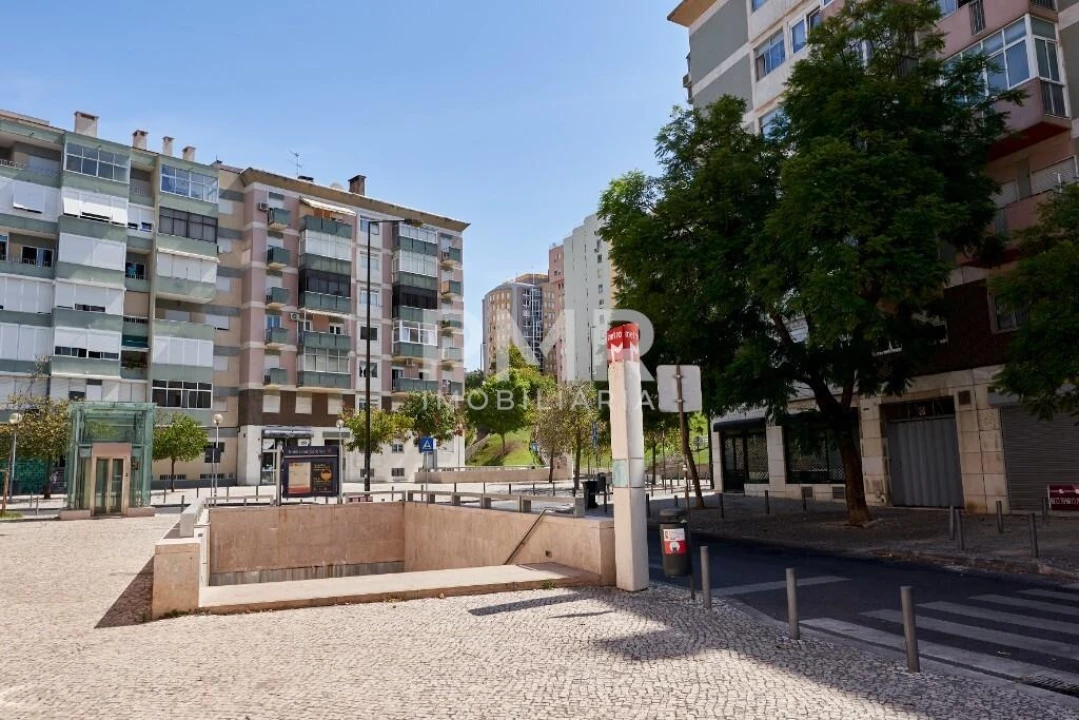 Apartamento T2 para Arrendamento em Lumiar Foto 11