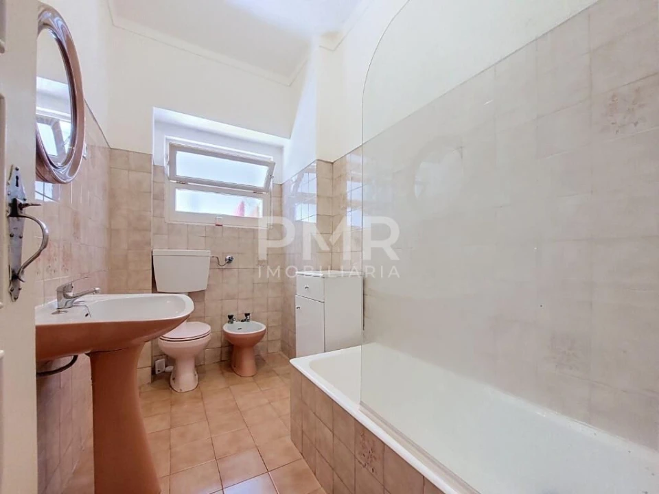 Apartamento T2 para Arrendamento em Lumiar Foto 5